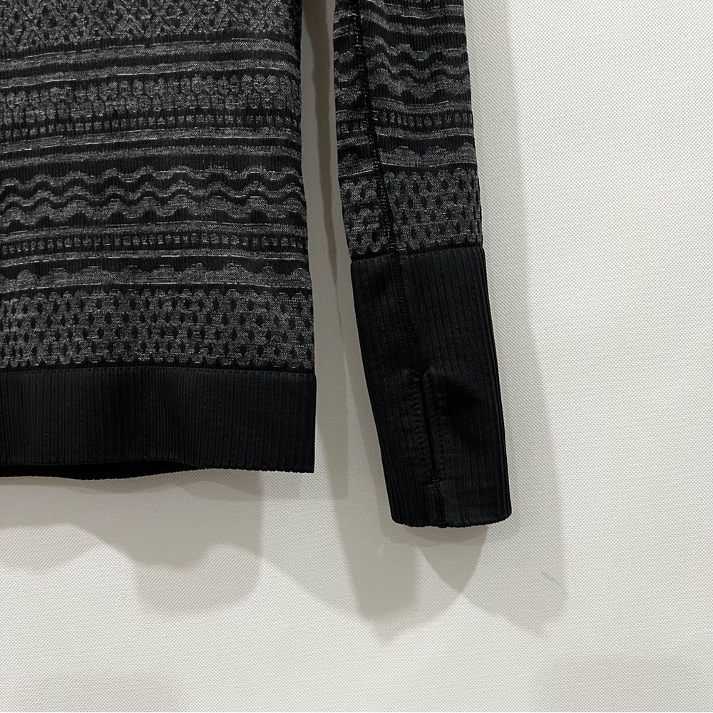 Lululemon Rest Less Pullover size 6 Black/ White (Third Release) Long Sleeve - Picture 8 of 13